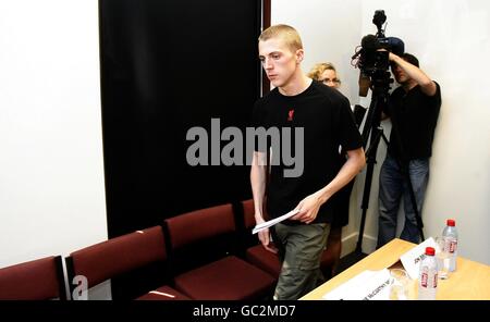 Michael Shields arrivò per la conferenza stampa tenuta presso gli uffici Echo e Daily Post di Liverpool dopo che il fan di Liverpool fu liberato dalla prigione con un perdono reale. Foto Stock