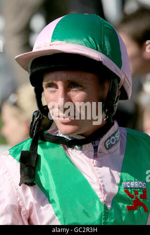 Corse ippiche - 2009 Ebor Festival - totesport Ebor Day - Ippodromo di York. Paul Hanagan, Jockey Foto Stock