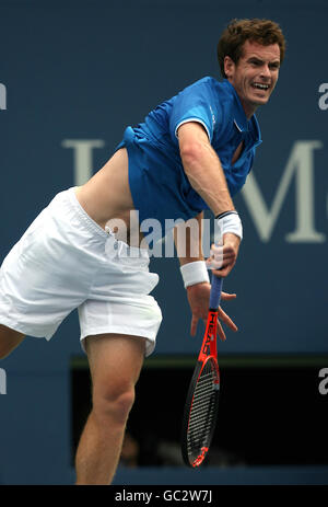 Tennis - 2009 US Open - 9° giorno - Flushing Meadows. Andy Murray dei grandi britannici in azione durante la sua partita contro Marin Cilic dei Croati. Foto Stock