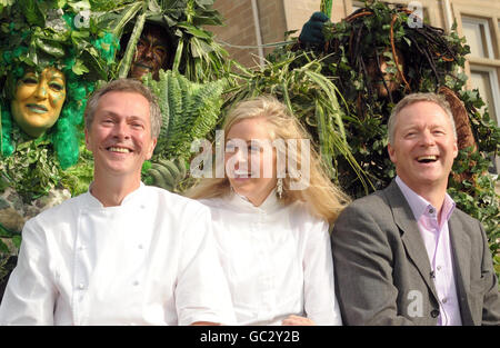 Il celebre chef Nick Nairn, Miss Scotland Katharine Brown e il comico Rory Bremner all'apertura ufficiale del DoubleTree by Hilton Dunblane Hydro a Dunblane, Scozia. Foto Stock