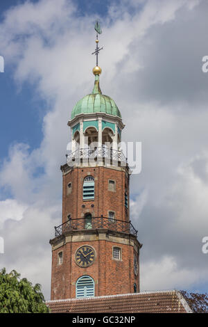 La torre della chiesa evangelica in Leer, Germania Foto Stock