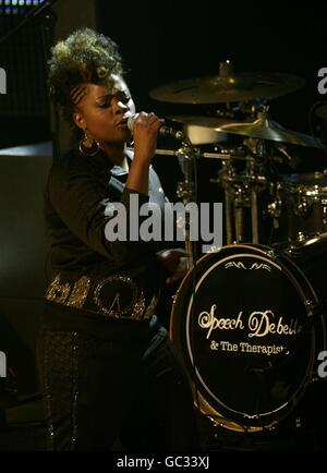 Speech Debelle si esibisce sul palco al Barclaycard Mercury Prize 2009 presso il Grosvenor House Hotel, Park Lane. Foto Stock