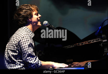Jamie Cullum Album Showcase - Londra. Jamie Cullum presenta il suo nuovo album, The Pursuit, al Tabernacle di Notting Hill, West London. Foto Stock