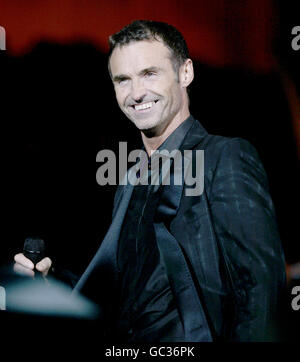 Marti Pellow sul palco durante lo spettacolo "Thank You for the Music" di BBC radio 2, UNA Celebrazione della Musica di ABBA, ad Hyde Park nel centro di Londra. PREMERE ASSOCIAZIONE foto. Data immagine: Domenica 13 settembre 2009. Il credito fotografico dovrebbe essere: Filo Yui Mok/PA Foto Stock