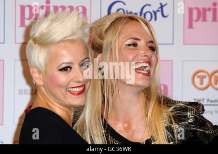 Caroline Monk e Nancy Sorrell arrivano al Comfort prima High Street Fashion Awards al Battersea Evolution di Londra. Foto Stock