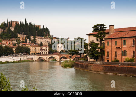 Ponte Pietra, il ponte di pietra, Verona, Italia, Europa Foto Stock