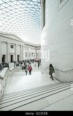 Hall di ingresso e il Victoria and Albert Museum, Kensington, London, England, Regno Unito Foto Stock