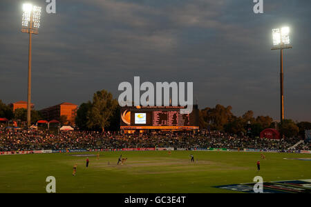 Cricket - finale del Trofeo campioni ICC - Australia / Nuova Zelanda - Centurion Stadium. Una visione generale dell'Australia che gioca in Nuova Zelanda durante la finale dei campioni ICC al Centurion Stadium, Centurion, Sudafrica. Foto Stock