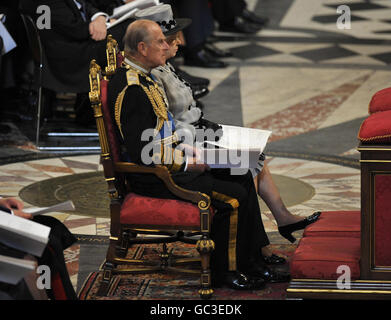 La Regina Elisabetta II e il Duca di Edimburgo partecipano ad un servizio presso la Cattedrale di St Paul nel centro di Londra, per commemorare la fine delle operazioni di combattimento in Iraq. Foto Stock