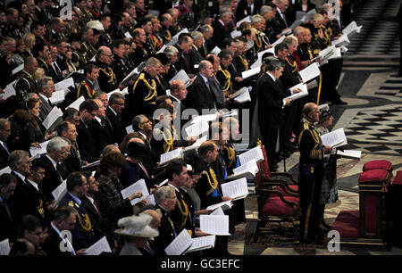 La Regina Elisabetta II della Gran Bretagna e il Duca di Edimburgo partecipano ad un servizio presso la Cattedrale di St Paul nel centro di Londra, per commemorare la fine delle operazioni di combattimento in Iraq. Foto Stock