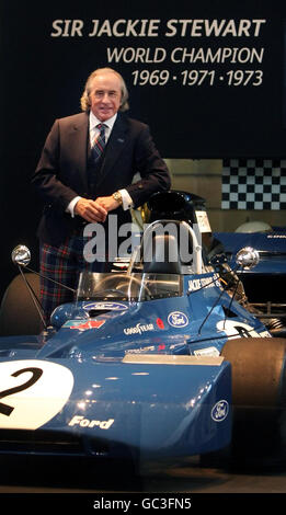 La leggenda della Formula 1 Sir Jackie Stewart rivela la sua auto Tyrrell 003 del 1971, parte di una nuova mostra al National Museum of Scotland di Edimburgo per celebrare il 40° anniversario della sua prima vittoria mondiale dei piloti. Foto Stock