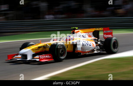 Il Romain Grosjean della Renault durante la seconda prova sul circuito di Monza, Italia. Foto Stock