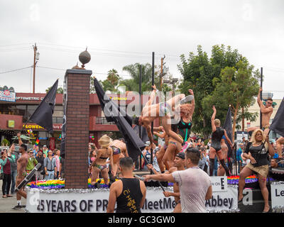 Il Abbey Bar gruppo sfilando in LA Pride Parade 2016 Foto Stock