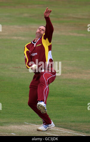 Cricket - NatWest Pro40 League 2009 - Divisione due - Northamptonshire Steelbacks / Surrey Brown Caps - County Ground. Andrew Hall, Northants Steelbacks Foto Stock