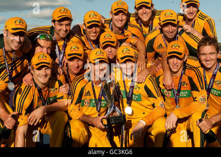 Cricket - Natwest Series - Seventh One Day International - Inghilterra / Australia - Riverside. Australia festeggia la vittoria della serie 6-1 dopo la settima NatWest Series One Day International al Riverside, Durham. Foto Stock