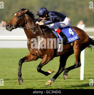 RIP Van Winkle e Johnny Murtagh vincono la regina Elisabetta II Stakes durante il terzo Ascot Racecourse Beer Festival presso l'ippodromo di Ascot, Ascot. Foto Stock