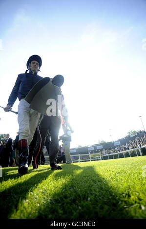 Johnny Murtagh dopo aver vinto la regina Elisabetta II Stakes su RIP Van Winkle durante il terzo Ascot Racecourse Beer Festival presso l'ippodromo di Ascot, Ascot. Foto Stock