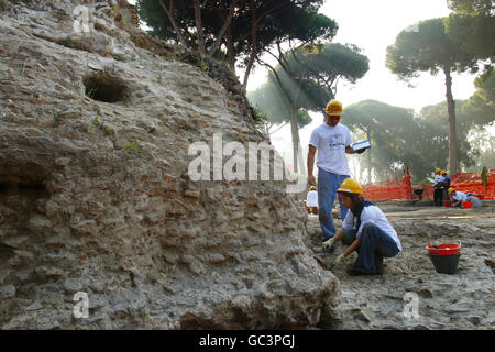 British archeologi scova anfiteatro romano Foto Stock