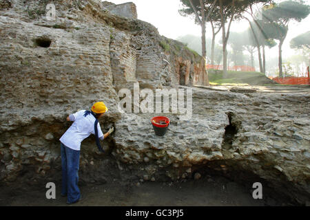 British archeologi scova anfiteatro romano Foto Stock