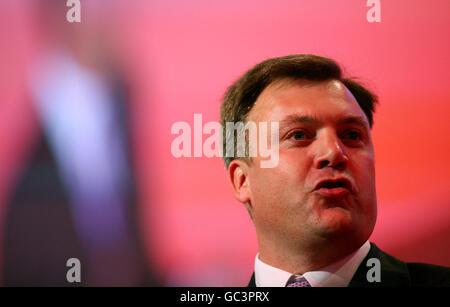 Il Segretario per i bambini ed Balls parla durante la conferenza del Partito laburista, al Brighton Centre, Brighton, Sussex. Foto Stock