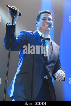 Tony Hadley of Spandau Ballet all'O2 Arena di Dublino per la prima notte del loro tour di ritorno. Foto Stock