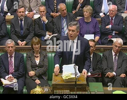 (Da sinistra a destra) il segretario alla giustizia Jack Straw, il vice leader Harriet Harman, il primo ministro Gordon Brown, il segretario scozzese Jim Murphy (oscurato) e il cancelliere Alistair Darling durante le interrogazioni del primo ministro alla Camera dei Comuni di Londra. Foto Stock