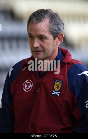 Calcio - International friendly - Scozia v Giappone - Scotland Training Strathclyde Homes Stadium. George Burley, direttore scozzese Foto Stock