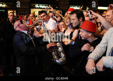 La follia si esibir al 1° compleanno di Absolute radio come parte del Regent Street Festival di Regent Street London. Foto Stock