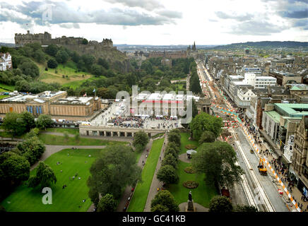 Il progetto del tram di Edimburgo. Una visione generale dei lavori sul progetto tranviario di Edimburgo a Princes Street, Edimburgo. Foto Stock