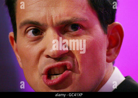 Il Segretario degli Esteri David Miliband parla durante la Conferenza del Partito laburista al Brighton Centre, Brighton, East Sussex. Foto Stock