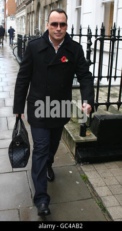 David Furnish lascia il King Edward VII Hospital a Marylebone, nel centro di Londra, dove stava visitando il suo partner Elton John. Foto Stock