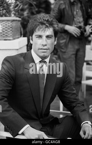 L'ATTORE AMERICANO JOHN TRAVOLTA, PROTAGONISTA DEI FILM DI SUCCESSO 'GREASE' & 'LA FEBBRE DELLA COSCIA DEL GIORNO', ATTUALMENTE PROTAGONISTA DI UN ALTRO MUSICAL CHIAMATO 'TAYING ALIVE' IN CUI RITRAE ANCORA UNA VOLTA LA STAR DELLA DISCOTECA, TONY MANERO. Foto Stock