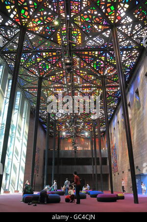La gente visita Galleria Nazionale di Victoria a Melbourne in Australia Foto Stock