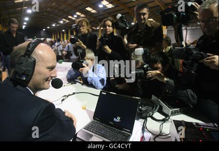 Declan Ganley, leader della Libertas, partecipa al referendum sul trattato di Lisbona presso il RDS Election Count Center, a Dublino. Foto Stock