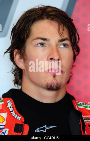 Motociclismo - Moto GP - Round Ten - Practice - Donington Park. La Ducati Marlboro's Nicky Hayden durante la giornata di prove del Gran Premio di Gran Bretagna a Donington Park, Castle Donington. Foto Stock