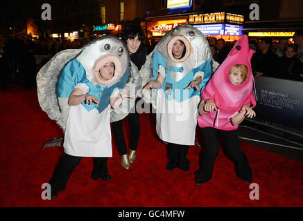 Noel Fielding e gli artisti arrivano per la prima del nuovo film Bunny e The Bull al cinema Vue West End di Londra. Foto Stock