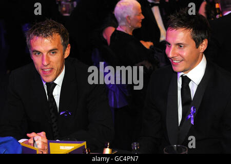 Calcio - Liverpool unisce cena di beneficenza - Goodison Park. Phil Neville e Phil Jagielka al Liverpool uniscono la cena di carità al Goodison Park Stadium, Everton, Liverpool. Foto Stock