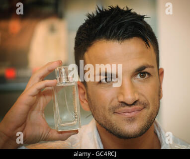 Peter Andre lancia il profumo Foto Stock