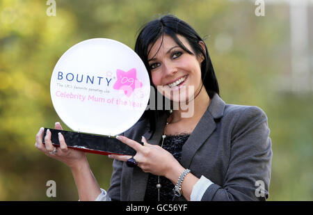 La stella di Coronation Street Kym Marsh è nominata celebrità mamma dell'anno in una fotocellula al Lowry Hotel a Manchester. Foto Stock