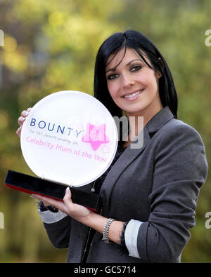 La stella di Coronation Street Kym Marsh è nominata celebrità mamma dell'anno in una fotocellula al Lowry Hotel a Manchester. Foto Stock