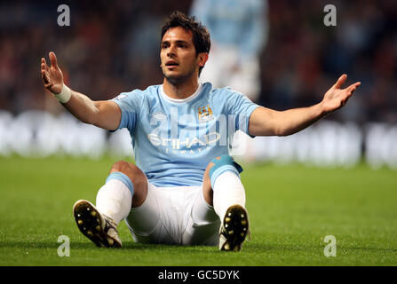 Calcio - Carling Cup - Fourth Round - Manchester City / Scunthorpe United - City of Manchester Stadium. Il Roque Santa Cruz di Manchester City reagisce dopo una sfida Foto Stock