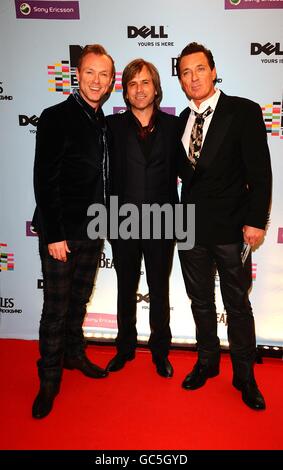 I membri dello Spandau Ballet (L-R) Gary Kemp, Steve Norman e Martin Kemp arrivano per i MTV Europe Music Awards 2009 all'O2 World di Berlino, Germania. Foto Stock