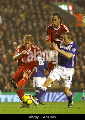 Dirk Kuyt di Liverpool (a sinistra) e Glen Johnson (al centro) in azione Con Lee Bowyer di Birmingham City (a destra) Foto Stock