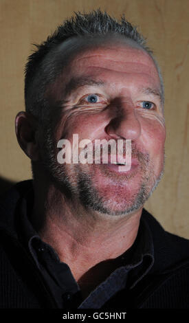 "Beefy's Great Forget Me Not Walk". La leggenda del cricket Sir Ian Botham a Londra, per lanciare "Beefy's Great Forget Me Not Walk". Foto Stock