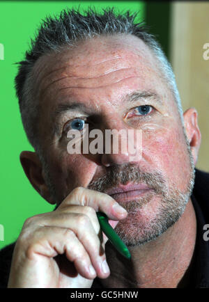 La leggenda di Cricket Sir Ian Botham a Londra, per lanciare 'Beefy's Great Forget Me Not Walk'. Foto Stock