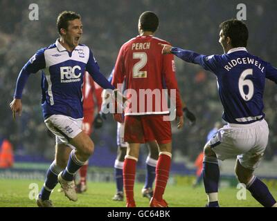 Barry Ferguson di Birmingham City (a sinistra) festeggia con il suo compagno di squadra Liam Ridgewell (a destra) dopo aver segnato il primo gol del gioco Foto Stock