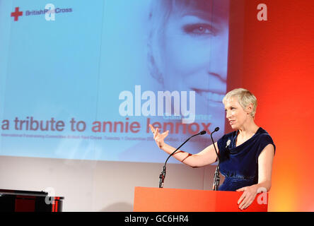 Annie Lennox parla alla cena di gala della Croce Rossa 'Tribute to Annie Lennox' e concerto alla Guildhall di Londra. Foto Stock