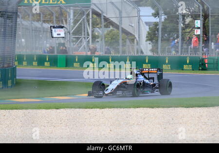 Nico Hulkenberg aziona a vetture di Formula 1 gara all'Albert Park di Melbourne. Foto Stock