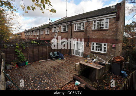 Il giardino posteriore di Delroy Grant di 52 anni da Brockley, a sud-est di Londra, che è comparso in Corte a Greenwich questa mattina, dove è accusato di aggredire sessualmente le persone anziane durante una serie di burglarie nel corso degli ultimi 17 anni. Foto Stock