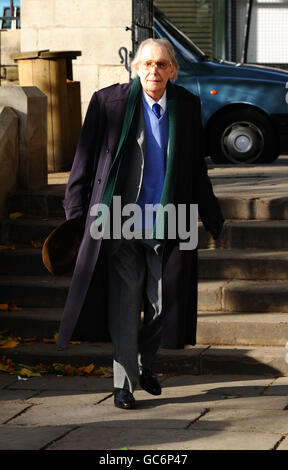 Peter o'Toole partecipa al servizio commemorativo di Sir John Mortimer alla Cattedrale di Southwark a Londra. Foto Stock